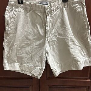 Columbia Men's Cream Cargo Shorts